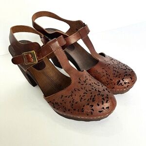 SUNDANCE Perforated Floral T-Strap Block Heel Boho Clog Sandals - Brown EU40 US9